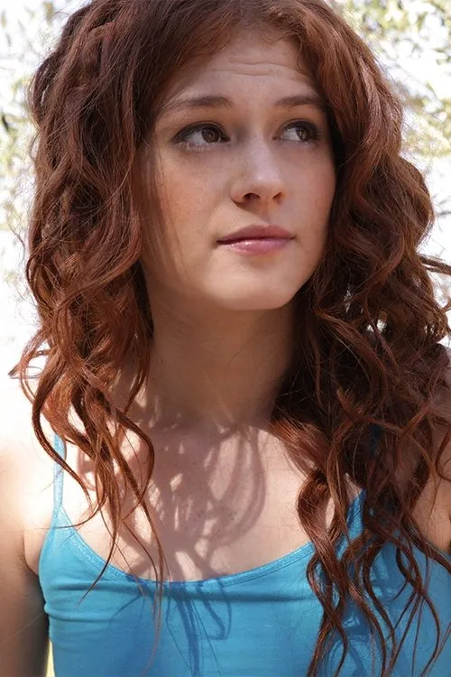 Alice Green interpretando a 