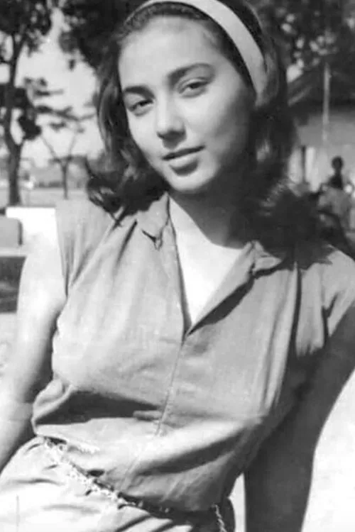 Alice Iskak interpretando a 