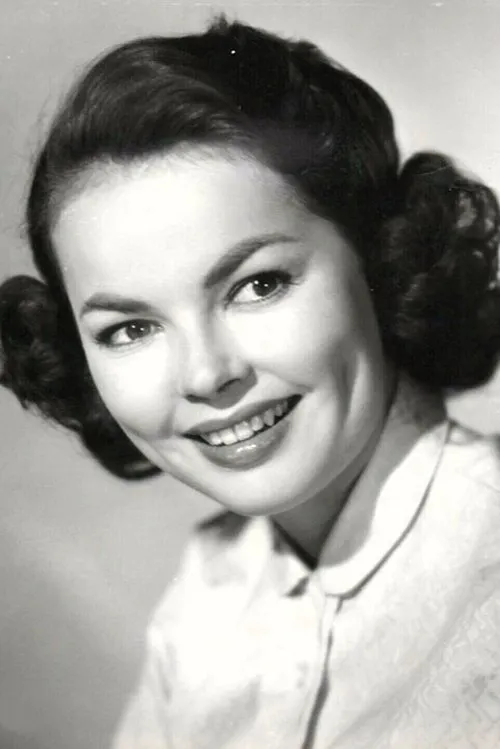 Alice Kelley interpretando a Betty Dawson