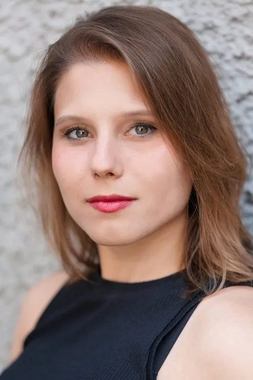 Alice Lussiana Parente interpretando a Slave Girl