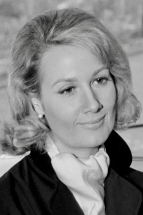 Alice Lyon interpretando a Elaine Gavin