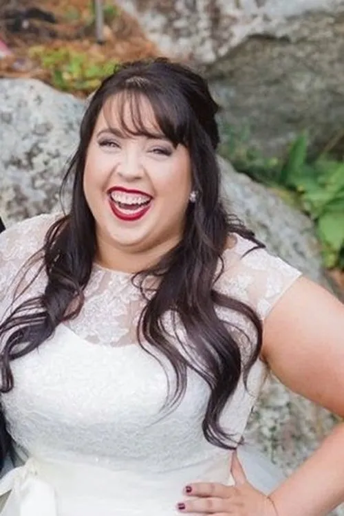 Alicia McCarvell — personaje: Connie