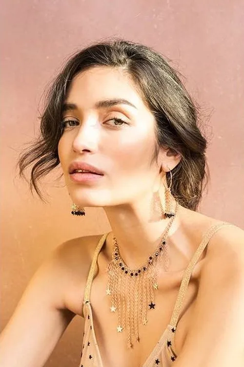 Alina Alexandra Félix Mansukhlal interpretando a Woman (present)