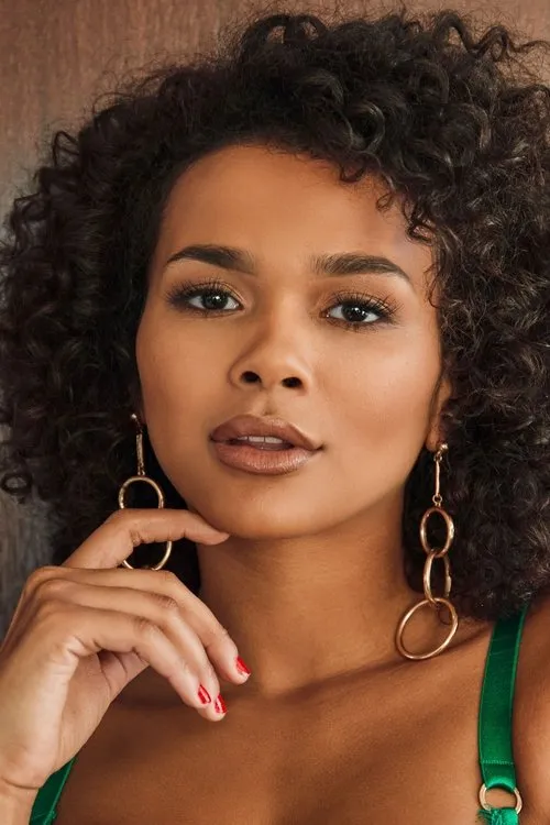 Hazel Grace ha trabajado con Alina Ali en 4 ocasiones