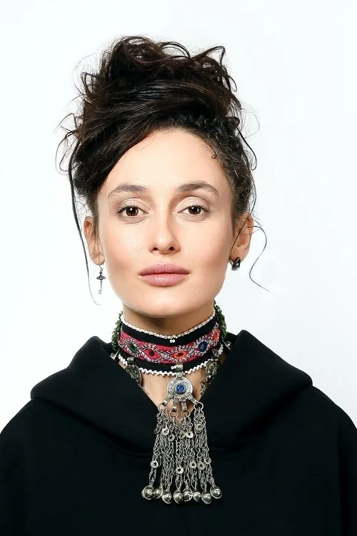 Аліна Паш — personaje: Self - Contestant