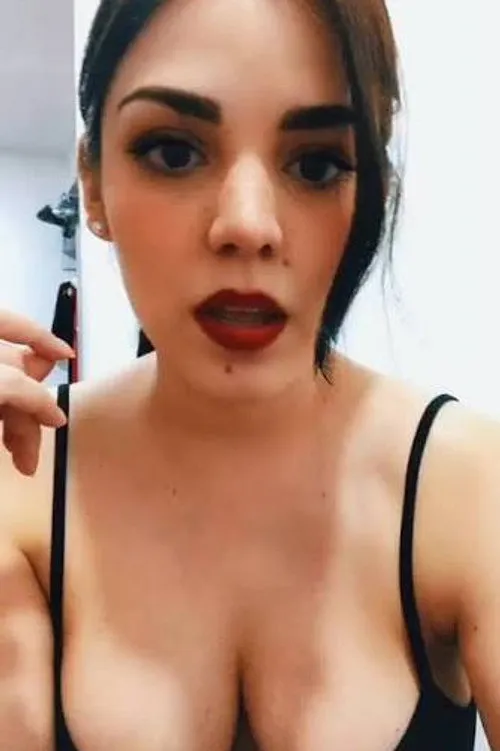 Aline Marrero interpretando a Irina