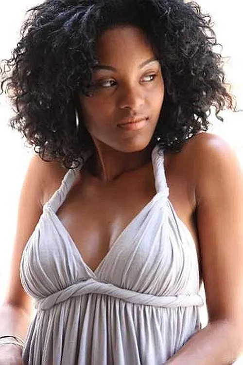 Aline Nepomuceno interpretando a Rosecler