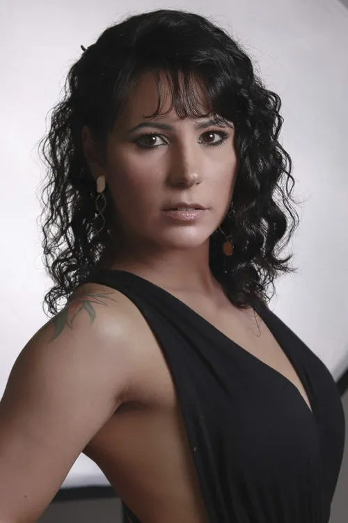 Aline Queiroz — personaje: Vanessa Nunes