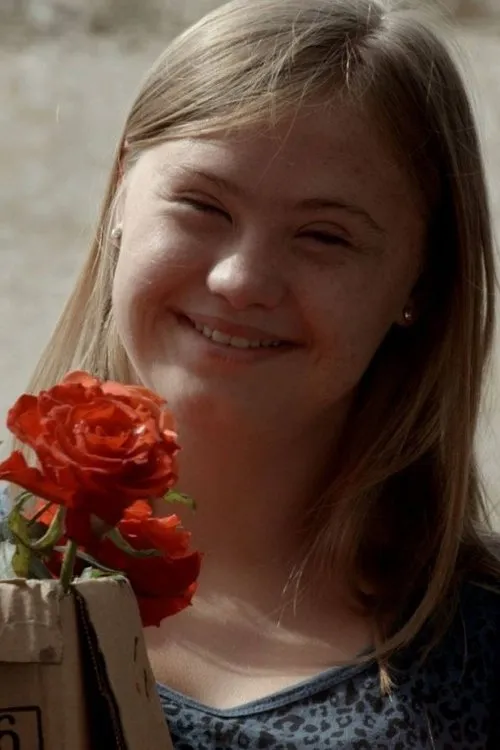 Aline Videira interpretando a Marina