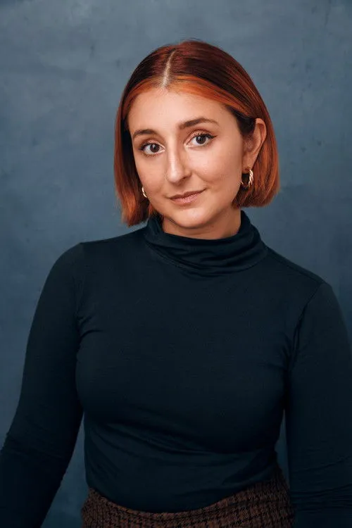 Alise Morales interpretando a 