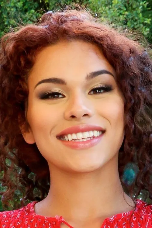 Alisia Rae interpretando a