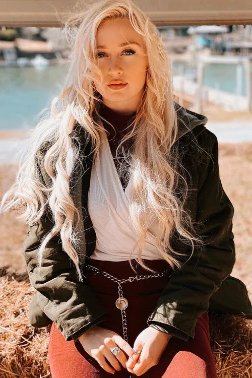 Alissa Shaye Hale interpretando a Skylar