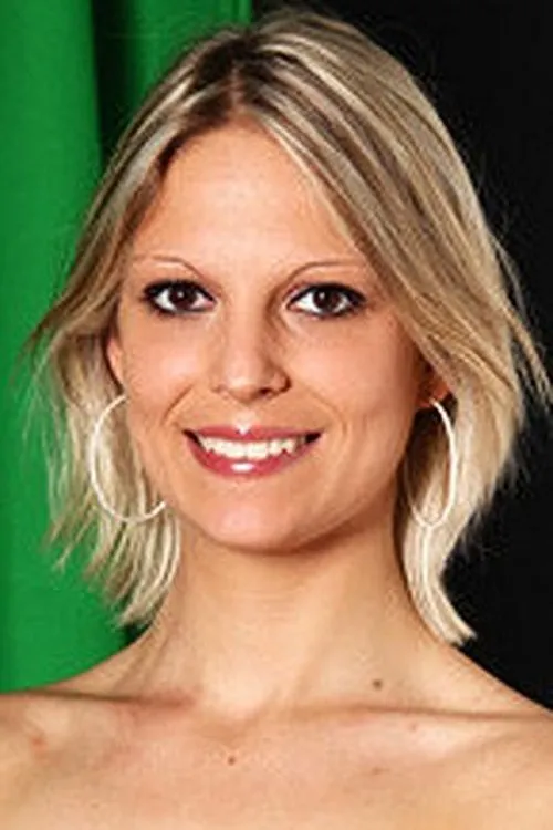 Alix Feeling interpretando a (archive footage)