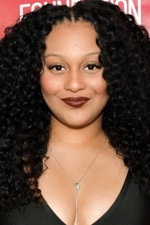 Aliyah Royale interpretando a Iris Bennett