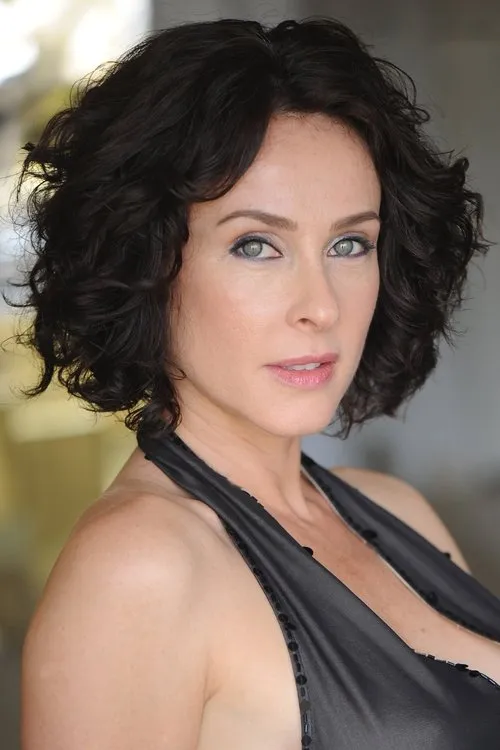 Alla Korot interpretando a Angelique