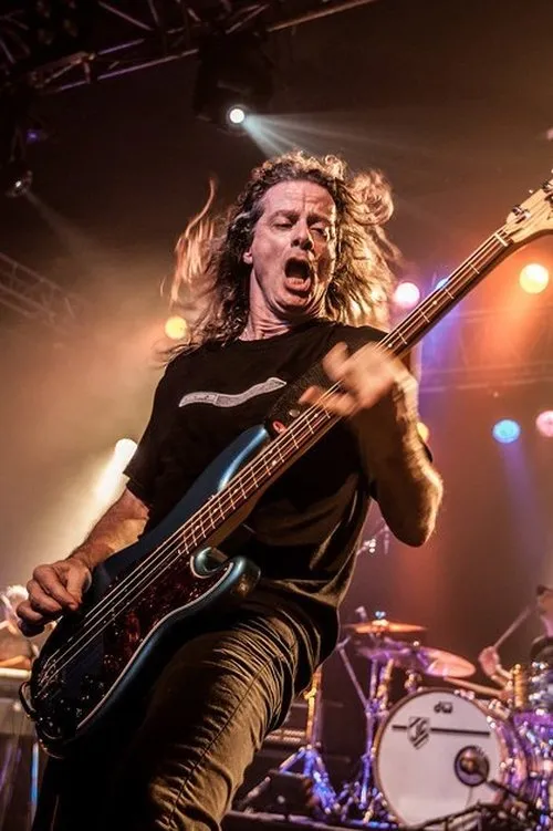 Galen Henson ha trabajado con Allen Whitman en 1 ocasiones