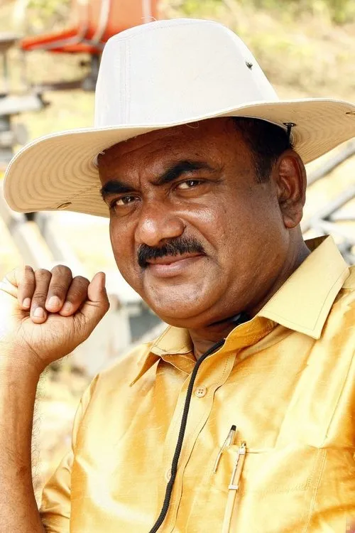 Alleppey Ashraf interpretando a 