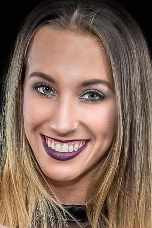 Allie Recks interpretando a Allie Recks