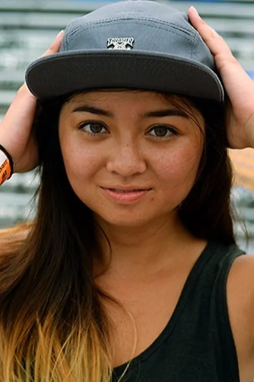 Allysha Le interpretando a Self