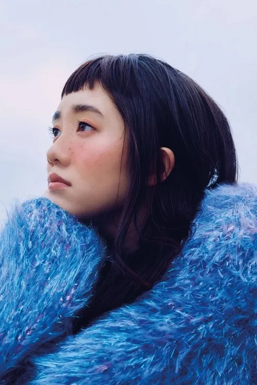 Alma Kwok interpretando a Young Heung