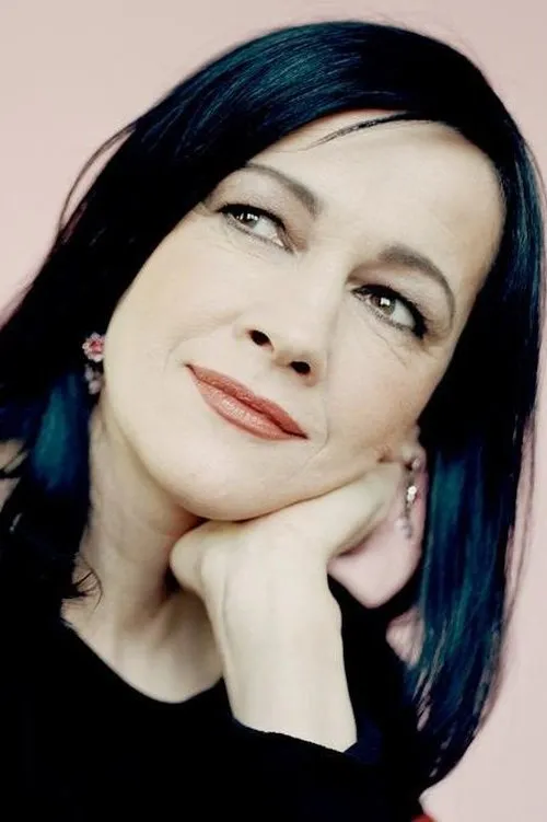 Almut Zilcher interpretando a Ines Piakowski