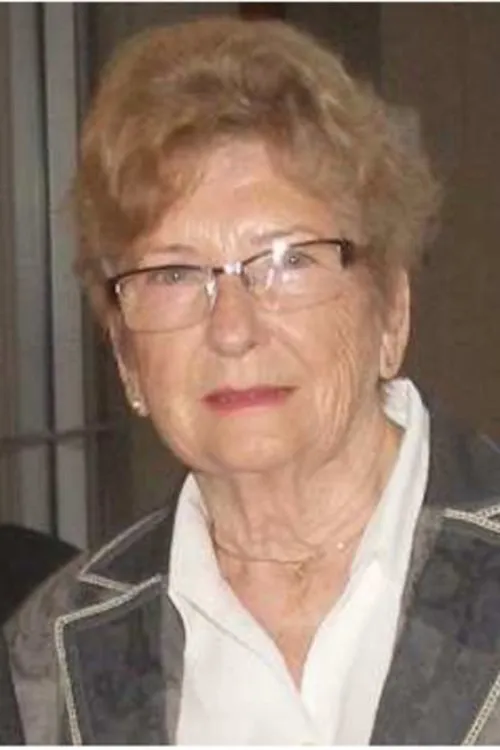 Alodia Witaszek interpretando a Herself