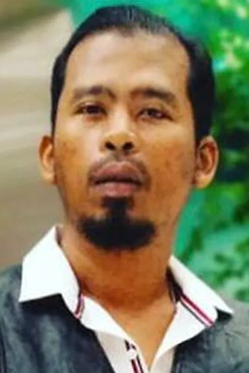 Along Eyzendy interpretando a Zul