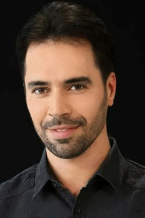 Alp Sunaoğlu en su biografía y filmografía