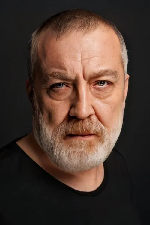 Alper Türedi en su biografía y filmografía