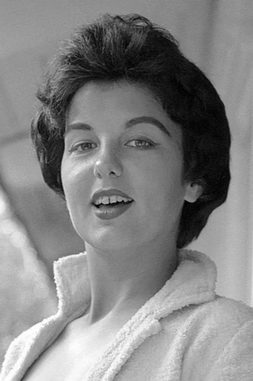 Althea Currier interpretando a Party Waitress