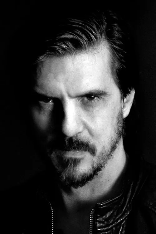 Álvaro Armand Ugón interpretando a Andrés