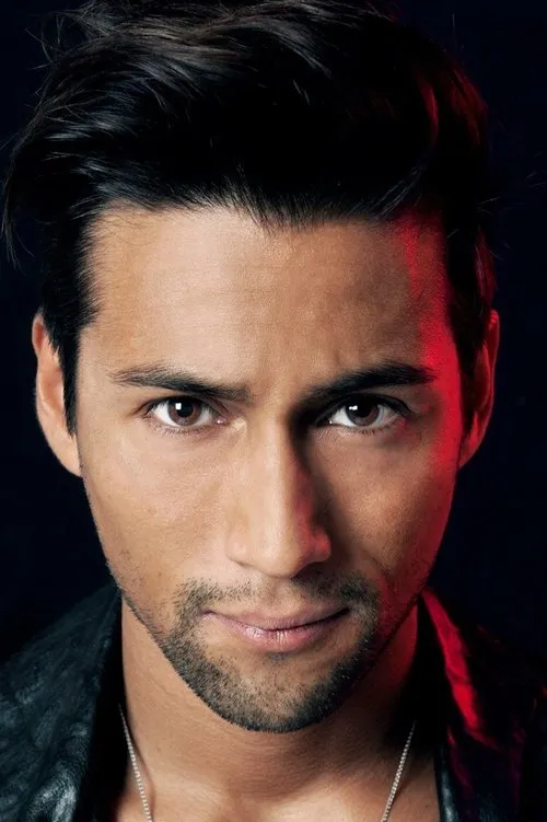 Alvaro Estrella interpretando a Self - Backup Dancer