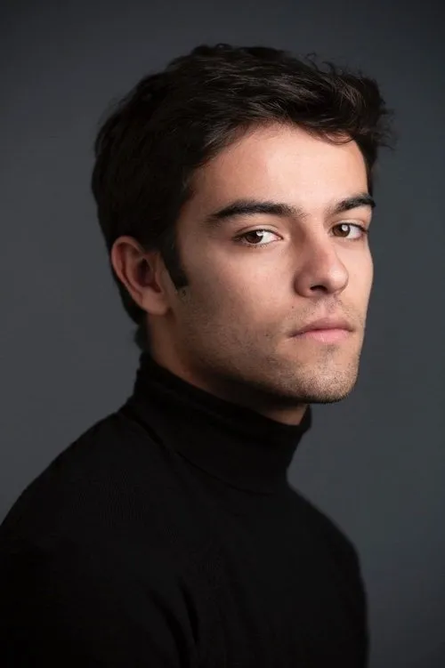 Álvaro Larrán interpretando a 