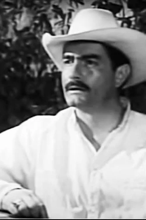 Álvaro Matute interpretando a Coronel Martinez