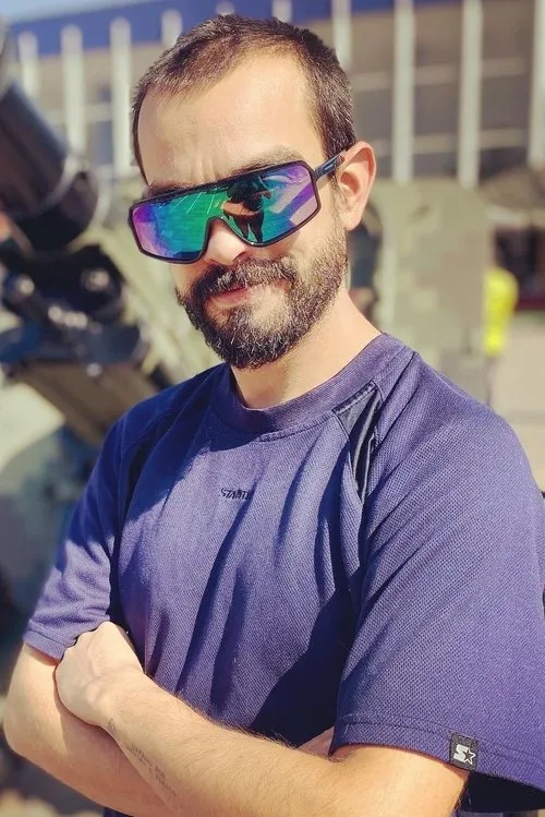 Álvaro Mora interpretando a 