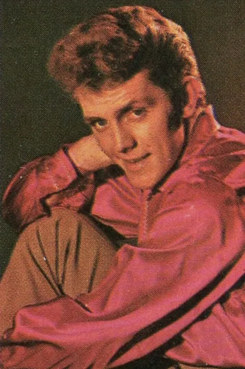Alvin Stardust interpretando a Birdmouth
