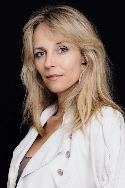 Alwien Tulner interpretando a Marie Mc Baine