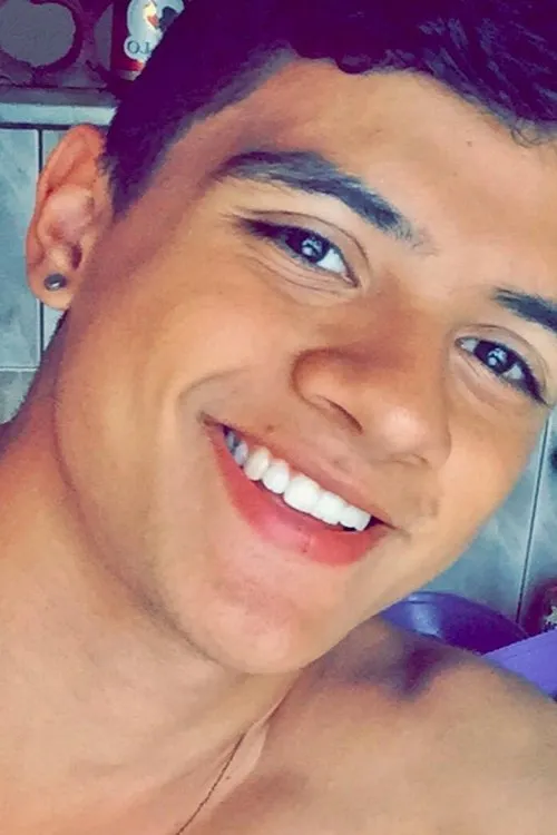 Alyson Suevo interpretando a Ted