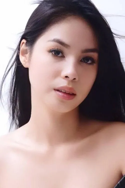 Amabella De Leon interpretando a Tanya