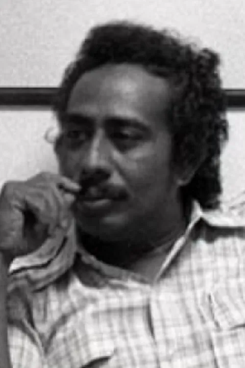 Amak Baldjun interpretando a