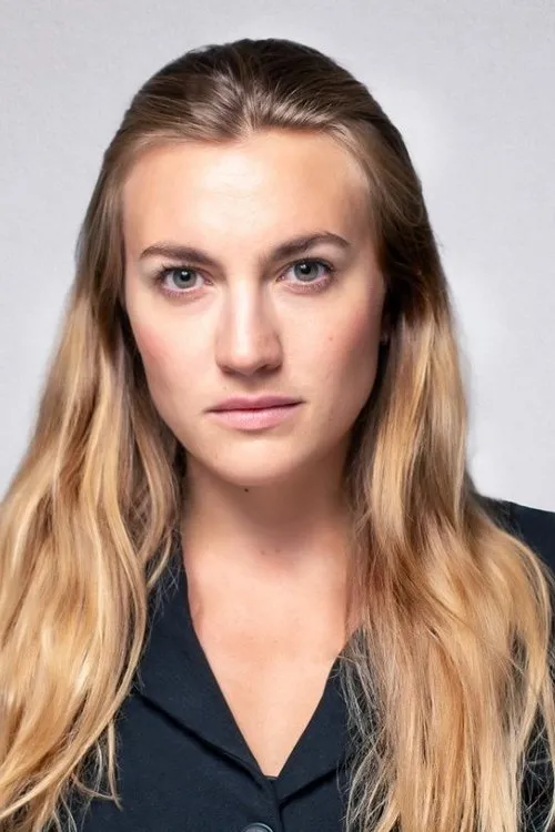 Amalie Gissel Sparrebro interpretando a Ekho