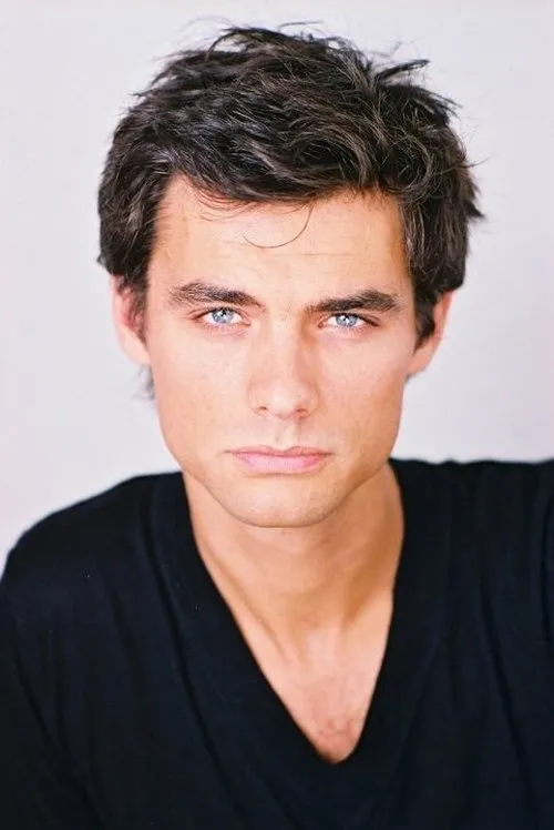 Amalric Gérard interpretando a Julien