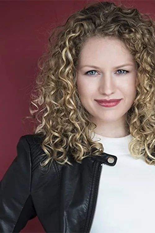 Amanda Dianne interpretando a Mother Caller