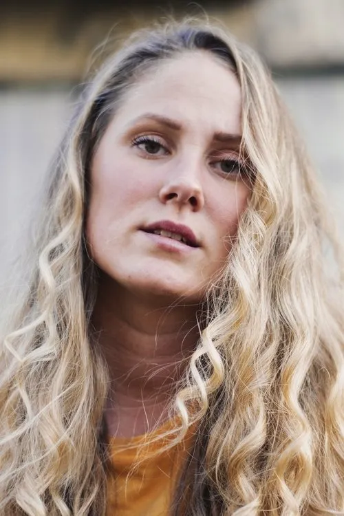 Amanda Hedvig Lie Strand — personaje: Tina