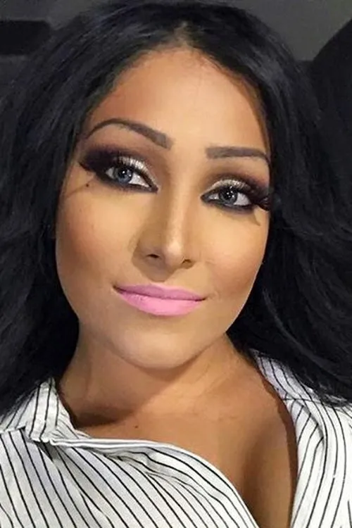 Amanda León interpretando a Mandy Leon