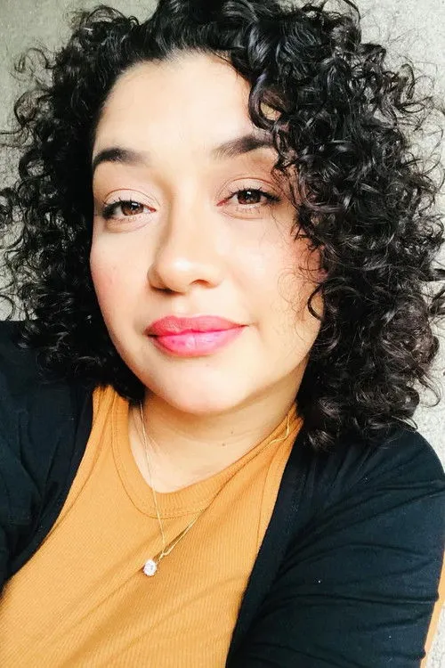 Amanda Magaiver interpretando a Vítima