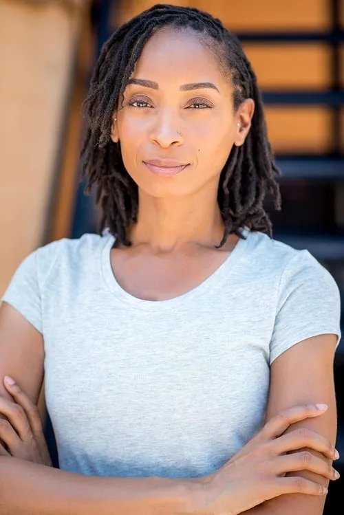 Amanda Manez interpretando a Mother