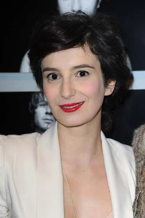 Amandine Dewasmes interpretando a Céline