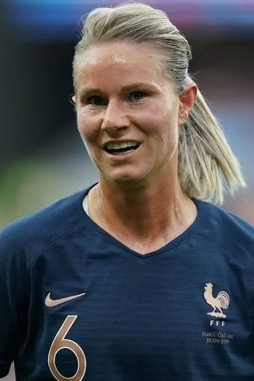 Amandine Henry interpretando a Self