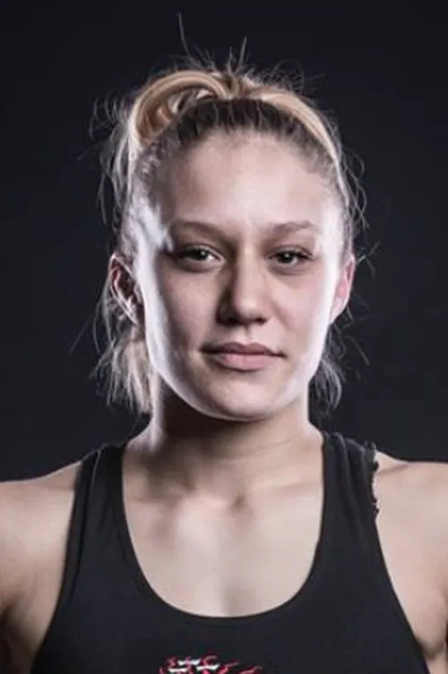 Amber Brown interpretando a Self